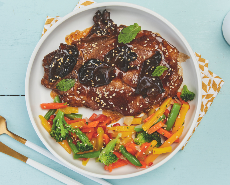 Côte de porc laquée et aux champignons noirs