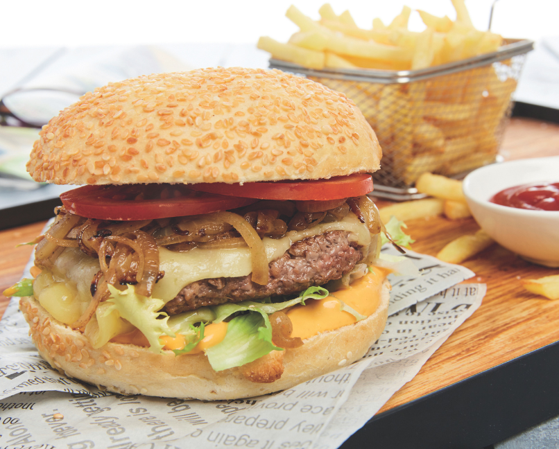 Hamburger à la tomme de Savoie et oignons caramélisés