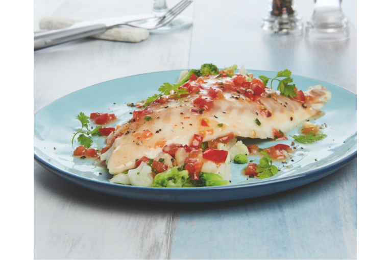 Filet de dorade vapeur aux sommités de chou-fleur et brocolis, vinaigrette à la tomate 