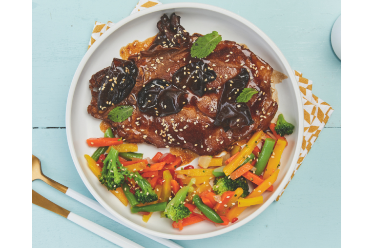 Côte de porc laquée et aux champignons noirs