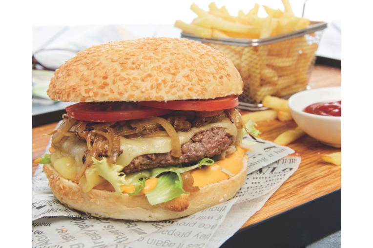 Hamburger à la tomme de Savoie et oignons caramélisés